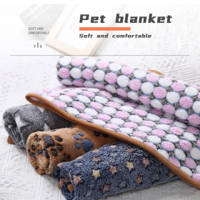 Soft and Fluffy High Quality Fluffy Cute Star Printing Pet Mat Warm and Comfortable Pet Blanket for Dogs and Cats Pet Supplies (Color: Gray stars pattern)